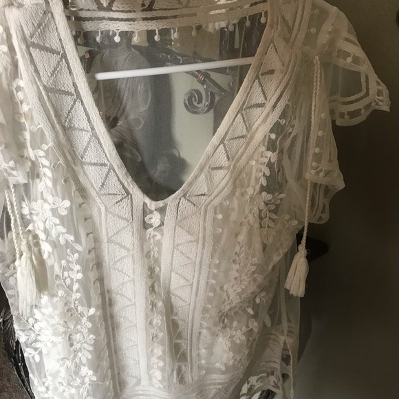 NVT WHBM lace split  sleeve tassel  top. - Picture 5 of 5